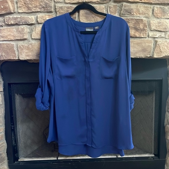 Covington blue high low blouse w/ hidden buttons and rolled up sleeves. Size 2X - Picture 1 of 11